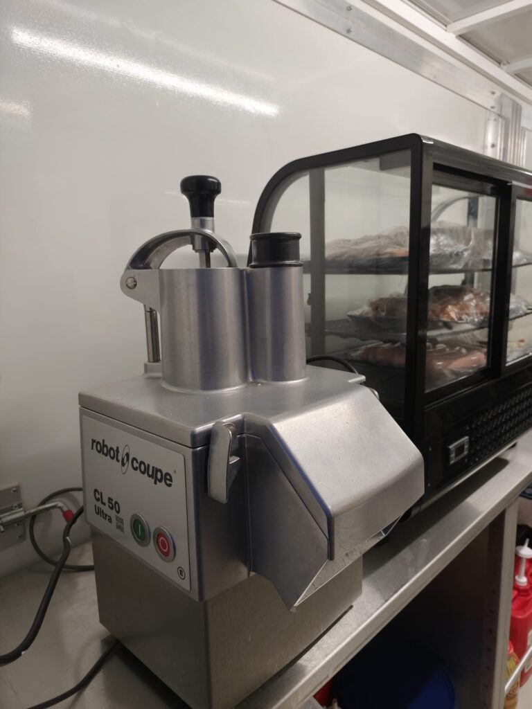 Wij snijden onze frietjes nog helemaal zelf.